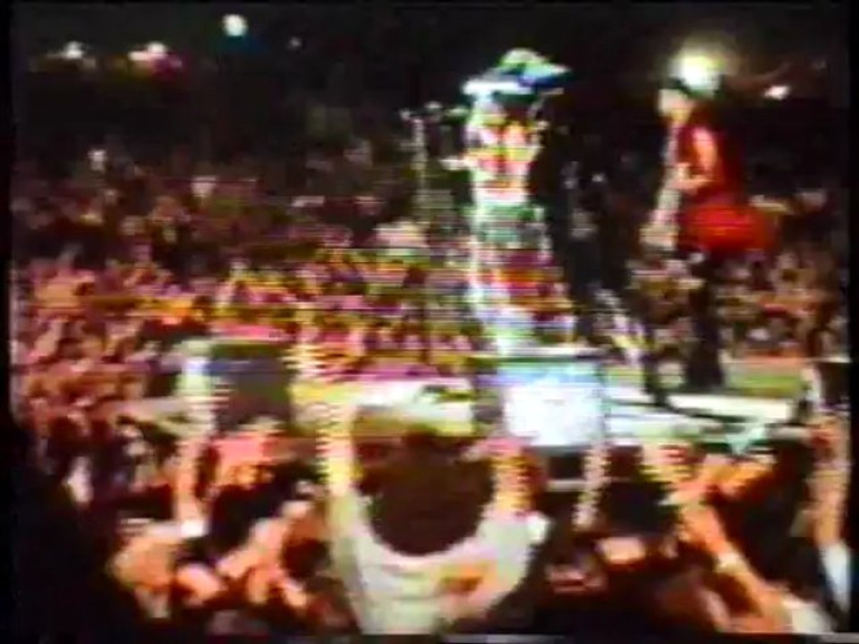 AXL ROSE / BONO and THE EDGE (Live Vienna,  06/1992)