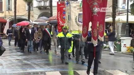 PROTESTA, NEGOZI LISTATI A LUTTO