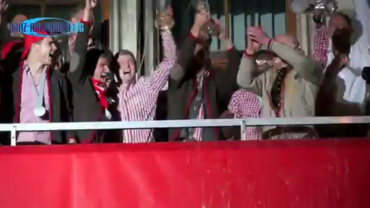 Weißbierdusche für matthias sammer @ fcb meisterfeier 11.05.2013