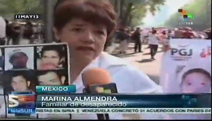 Video herunterladen: Marchan madres de desaparecidos en México