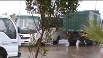 أمطار غزيرة أثناء زيارة وزير الكهرباء لمنطقة الإعصار واستمرار انقطاع الكهرباء