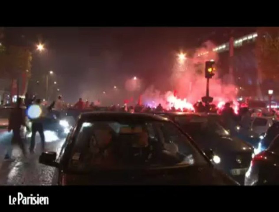 PSG champion: les Champs-Elysées pris d'assaut par les supporteurs