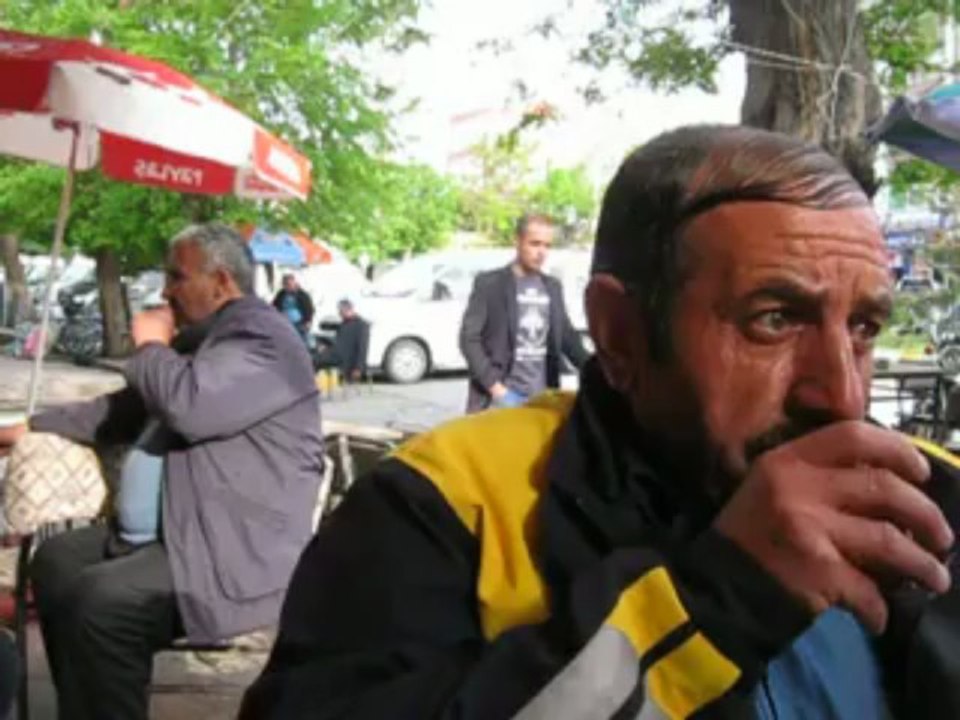 Kağızmanlı Ozan Altuni Yalan Dünya