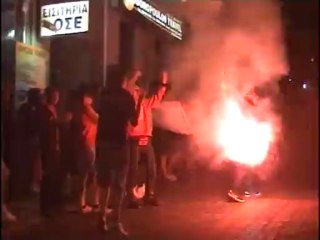 Πανηγυρισμοί φιλάθλων Ολυμπιακού στη Λαμία