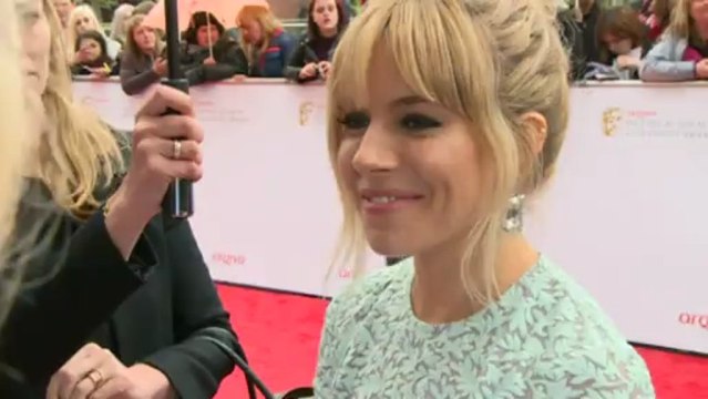 BAFTAs 2013: Sienna Miller on being attacked by birds!