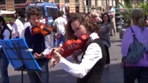 Napoli - Musica e scuole, un'onda che invade la città (12.05.13)