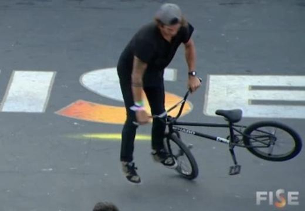 Mathias Dandois - 1st place Qualif BMX Flat Pro - FISE World Montpellier - 2013