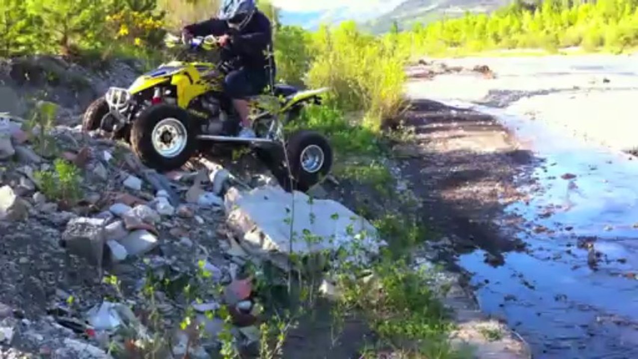 Suzuki 450 LTR sur l'eau