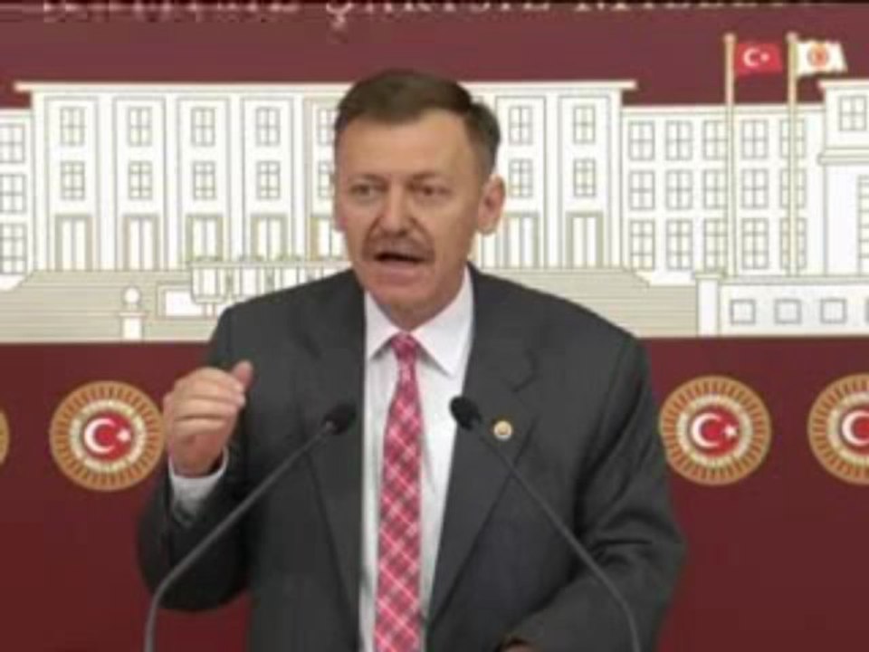 CHP Mersin Milletvekili Prof.Dr. Aytuğ Atıcı TBMM'de düzenlediği basın toplantısında Kamu Özel İşbirliği Yasasını CHP’nin iptal için neden Anayasa Mahkemesi götürdüğünü gerekçeleri ile anlattı.(08.05.2013)