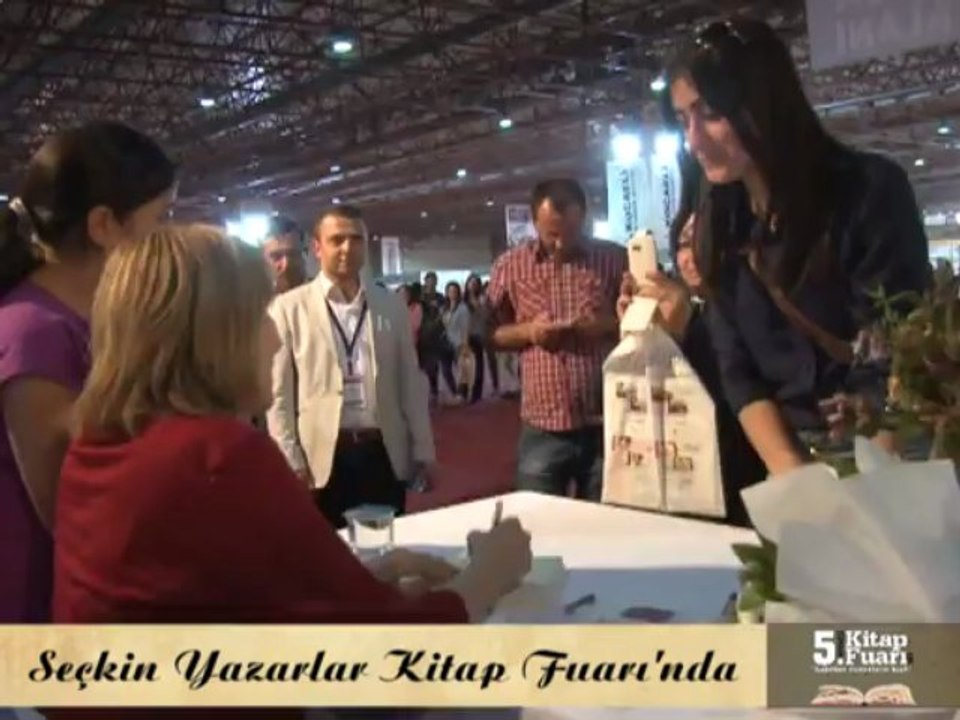 Ayşe Kulin | Seçkin Yazarlar Kitap Fuarı'nda