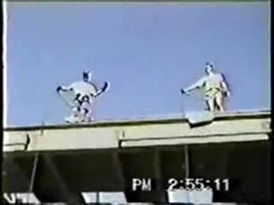 Régis Fait Du Saut Elastique Maison