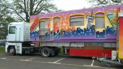 Les forains s'installent à La Noue