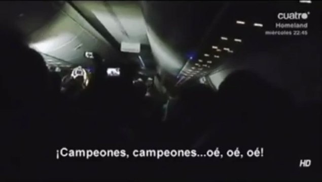 Οι παίκτες της Μπαρτσελόνα πανηγυρίζουν τη νίκη του Ολυμπιακού επί της Ρεάλ στον τελικό της Ευρωλίγκας