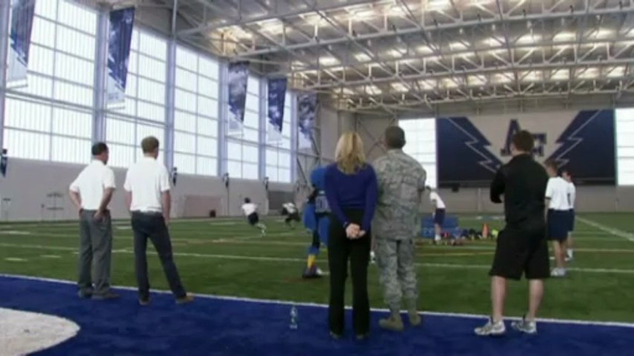 Prince Harry gets physical with US cadets