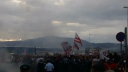 Συνθήματα στο "Ελ. Βενιζέλος" (2)