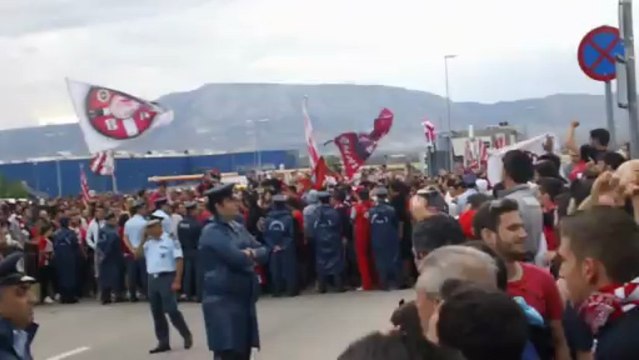 Συνθήματα στο Ελ. Βενιζέλος (3)