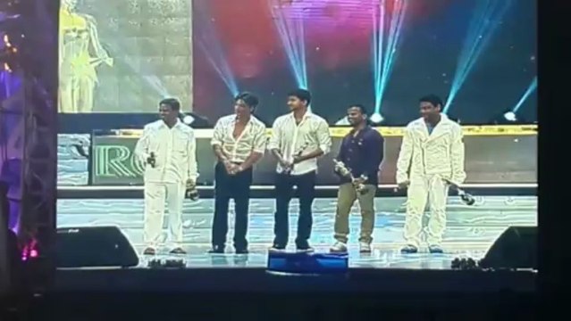 Vijay and Shahrukh Khan Dance Together, Vijay Awards (HD)