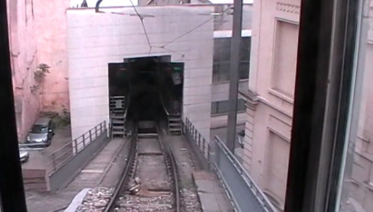 Voyage à l'intérieur du funiculaire de Fourvière à lyon