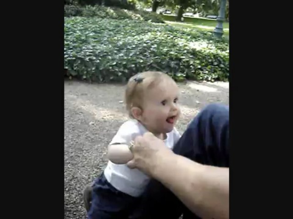 Maureen joue avec son Papa