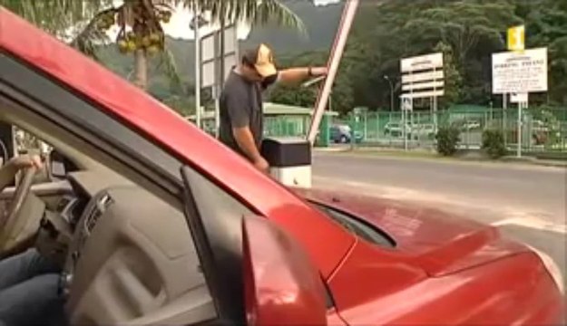 A Moorea, les parkings du port de Vaiare sont payants depuis ce matin.