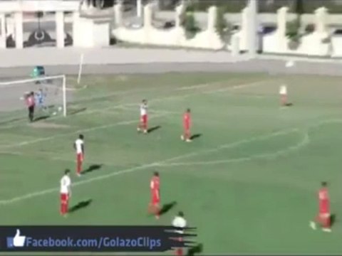 Moldovalı kaleciden inanılmaz bir gol... Kendi kalesine!