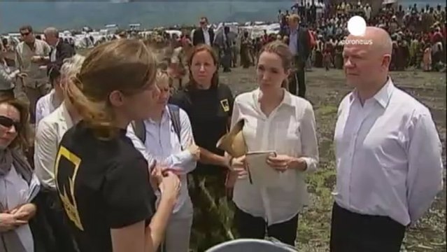 Angelina Jolie'nin Tıbbi Tercihi : Göğüslerini...