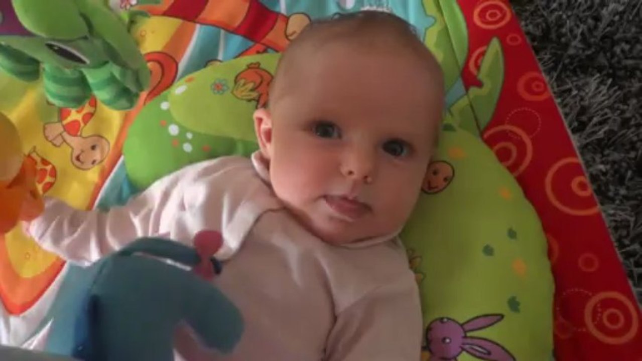 Clara 1 mois et demi - Les premiers sourires