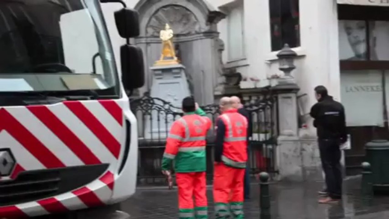 Il remplace le Manneken-Pis par une statue à son effigie