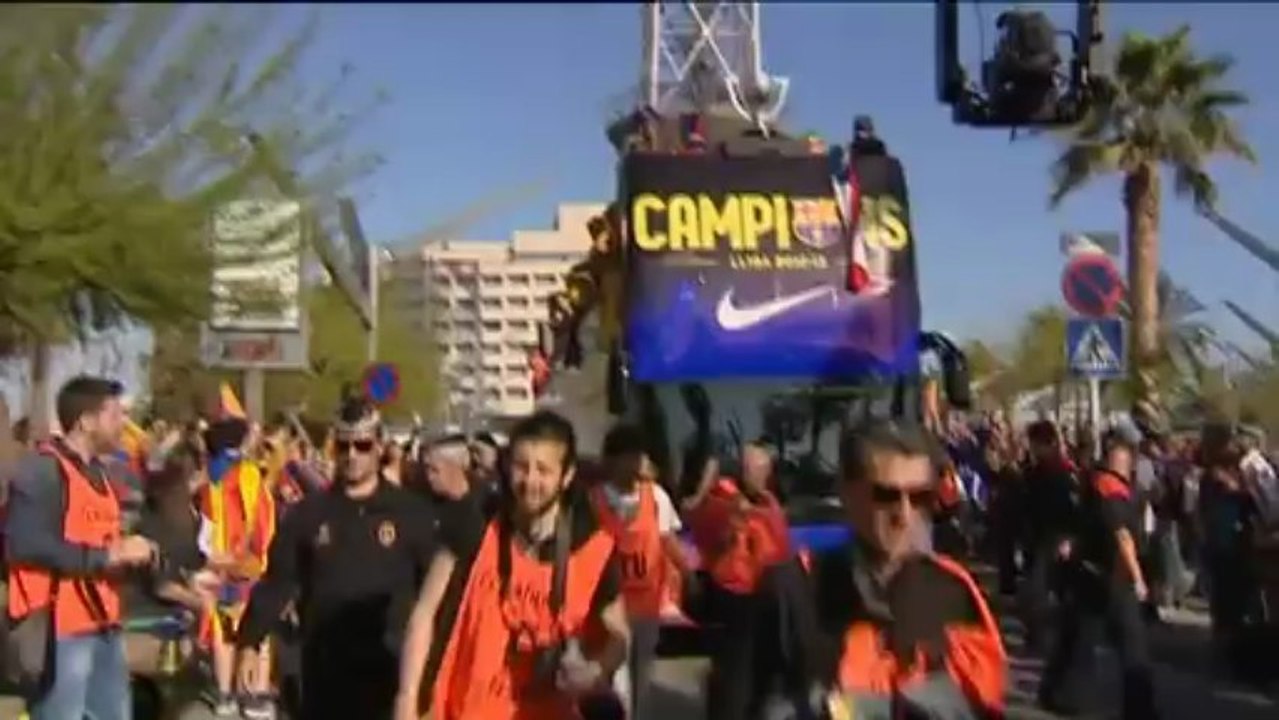 FC Barcelona celebrate Liga title with fans
