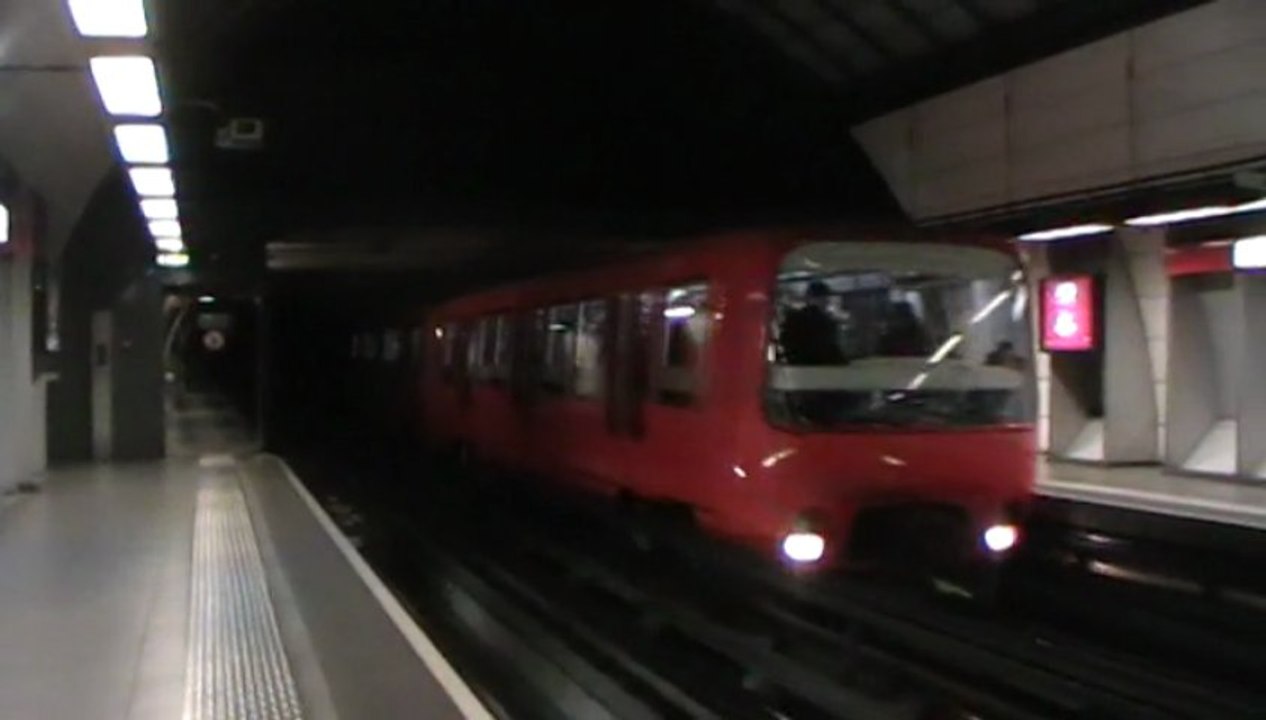 MPL85 : Arrivée à la station Vieux Lyon sur la ligne D du métro de Lyon