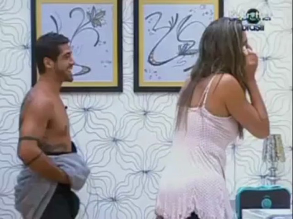 Monique falando sobre o 'grande' problema para Renata e Yuri - 01.03 p.2