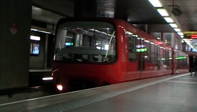 MPL85 : Départ de la station Gorge de Loup sur la ligne D du métro de Lyon