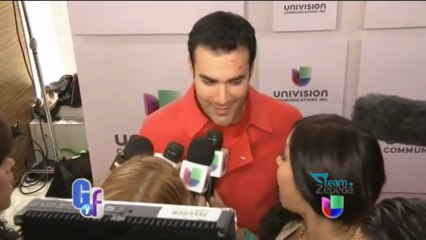 David Zepeda @davidzepeda1 sufrió un golpe con el micrófono de Enrique Iglesias || EGYF