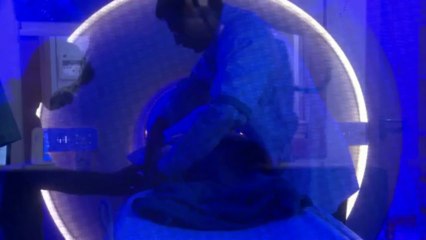 Inde: fin de l'opération d'une fillette hydrocéphale