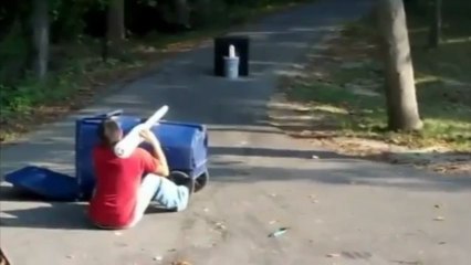 fail canon à patate Lucky guy survives potato gun backfire(360p_H.264-AAC)
