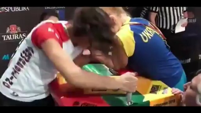 Championnat d'Europe de bras de fer : une lutte très intense