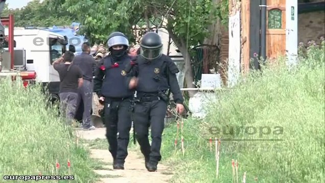 Desalojan una masia ocupada en Montcada i Reixac