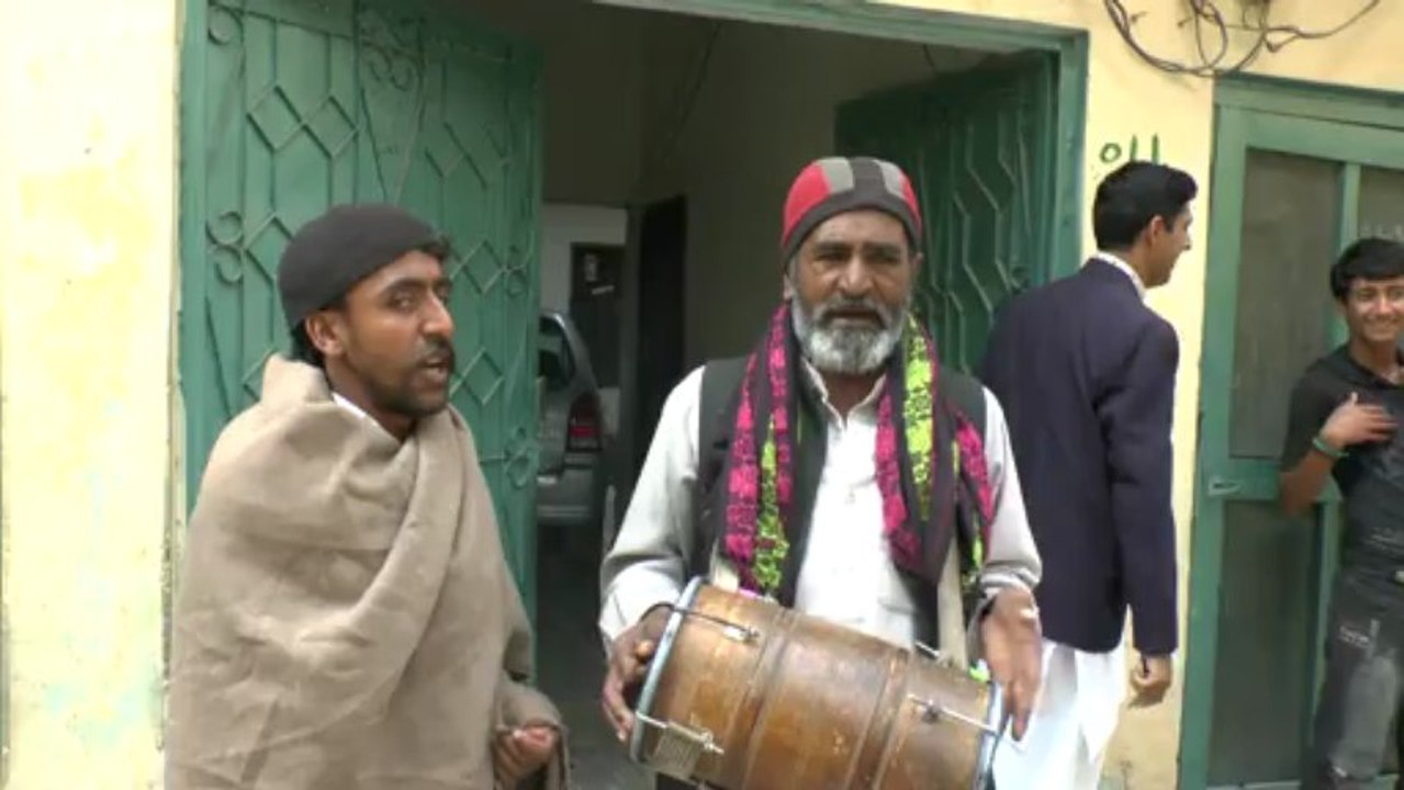 Street singers in Pakistan (Sufi Chants)