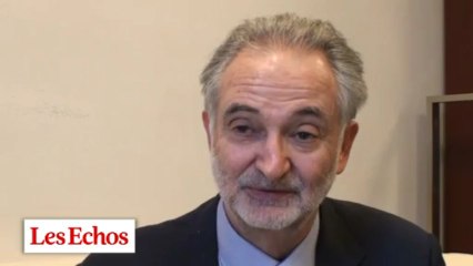 Un remaniement n'est pas la priorité, selon Jacques Attali