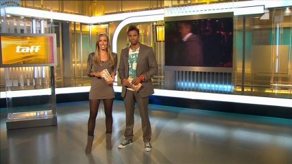 Annemarie Warnkross im Minikleid und schwarzen Nylons