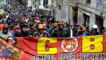 Confronto entre policiais e grevistas na Bolívia