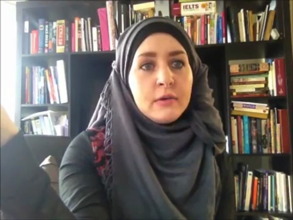 Canadian Girl Converts to Islam - YouTube
