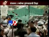 Sanjay Dutt leaves for TADA court with Manyaata Dutt-TV9