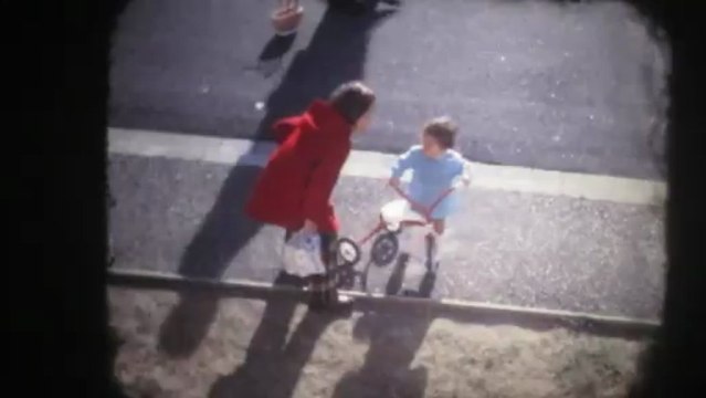 MVI_3083 Sainte Geneviève des Bois (Tricycle)