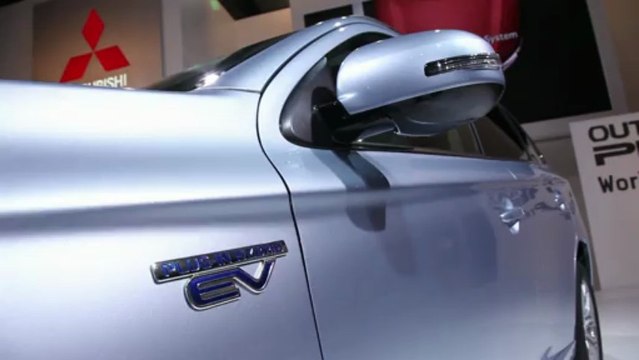 Mitsubishi Outlander Hybride - Mondial de Paris 2012