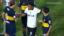 Corinthians sofre golaço de Riquelme e dá adeus à Libertadores