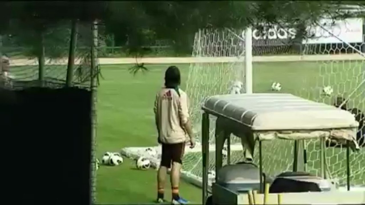 Allegri vs Gabriel- Free Kick Challenge!