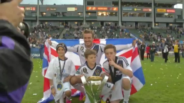 Beckham announces retirement