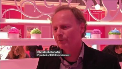 "Barbie Rüya Evi" Berlin'de protestolar eşliğinde...