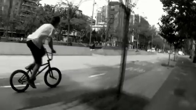 Hugues MERGAUX par Théophile COLIN - SOSH URBAN MOTION - CONTEST AMATEUR